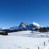 Alpe di Siusi in winter with the Sassolungo mountains. Foto: AT, &copy; Peer