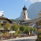 Voels am Schlern Dorfzentrum Herbst