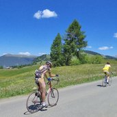 seiser alm radfahrer rennrad strasse compatsch nach saltria