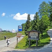 seiser alm bushaltestelle bei hotel steger dellai