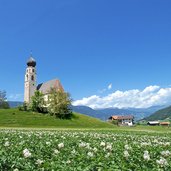 voels am schlern st konstantin kirche kartoffelacker