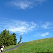 seiser alm puflatsch rundwanderweg asphalt teil