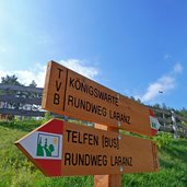 kastelruth laranz rundweg wegweiser zu koenigswarte