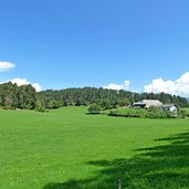 kastelruth grosse laranz runde wiese bei telfen