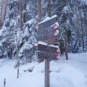 abzweigung weg tuffalm winter