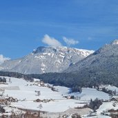 wiesen unter schlern bei ums und obervoels winter