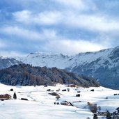 kastelruth winter wiesen unter seiser alm