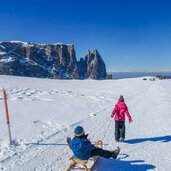 seiser alm person rodel schlern winter