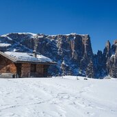 seiser almhuette schlern winter