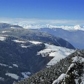 tiers aussicht ueber steinegg richtung mendel winter