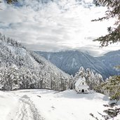 st sebastian kapelle bei tiers winter