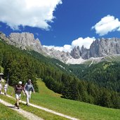 wanderer bei plafoetsch und rosengarten