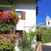 Voels am Schlern Ums Blumen Kirche