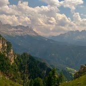 abstieg vom schlern blick richtung rosengarten