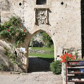 Voels am Schlern Schloss Proesels Eingang