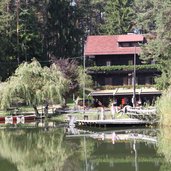 RS Voels am Schlern Voelser Weiher Bootverleih Steg Schilf