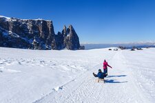 seiser alm person rodel schlern winter