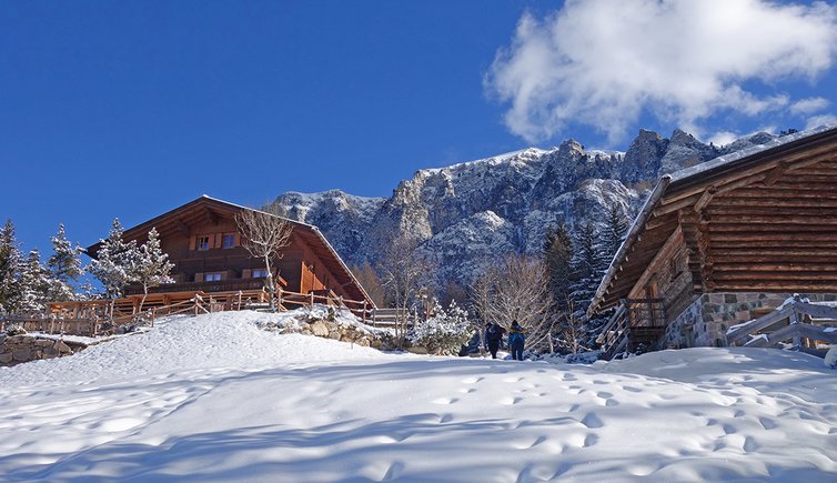 hofer alpl huette voels am schlern winter