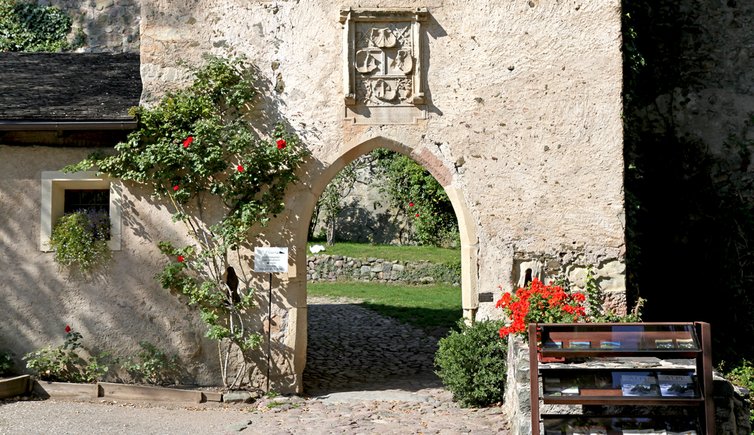 voels am schlern schloss proesels eingang